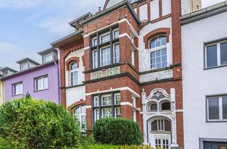Haus kaufen in 47803 Inrath/Kliedbruch, Charmantes Dreiparteienhaus mit Stilfassade in bevorzugter Lage (teilsaniert) - leerstehend