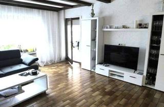 Mehrfamilienhaus kaufen in 35606 Solms, Charmantes Mehrfamilienhaus mit drei attraktiven Wohneinheiten in Solms.