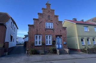 Haus kaufen in 23774 Heiligenhafen, Historisches Wohnhaus im Herzen Heiligenhafens mit Wintergarten und Carport