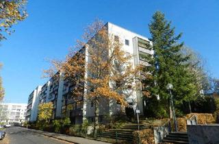 Wohnung kaufen in 12629 Hellersdorf, Bezugsfreie und frisch renovierte Wohnung mit Balkon, nähe Gärten der Welt