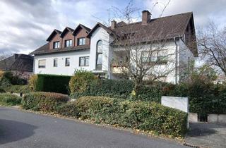 Wohnung kaufen in Im Brückengarten 20, 63322 Rödermark, Gemütliche Dachgeschosswohnung mit offener Galerie, Kamin und Loggia in zentraler Lage von Urberach