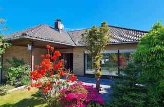 Einfamilienhaus kaufen in 26316 Varel, Varel - **RESERVIERT**Großzügiger Winkel-Walmdach-Bungalow in Varel