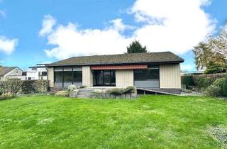 Haus kaufen in 41470 Neuss, Neuss - Freistehender Bungalow mit zusätzlichem Grundstück