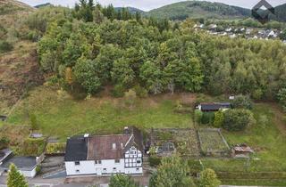 Haus kaufen in 57368 Lennestadt, Lennestadt - Zweifamilienhaus: Grünes Paradies mit 4.000 m² Grundstück