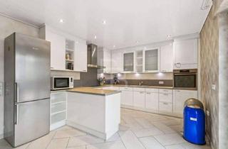 Haus kaufen in 50126 Bergheim, Bergheim - Großzügiges Mehrgenerationenhaus mit Garten in Top-Lage