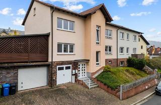 Haus kaufen in 63571 Gelnhausen, Gelnhausen - **Saniertes 2-Familien-Wohnhaus mit zwei Garagen in ruhiger Wohnlage**