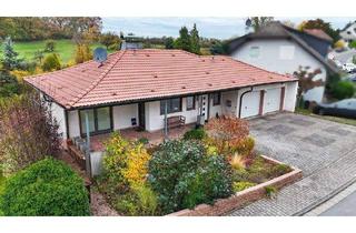 Haus kaufen in Unter Den Weingärten 21, 63546 Hammersbach, Hammersbach - Stilvoller Bungalow mit separater ELW, Doppelgarage & großem Grundstück