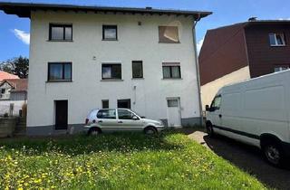 Haus kaufen in 64756 Mossautal, Mossautal - Zweifamilienhaus mit Garten und vier Garagen plus Einliegerwohnung