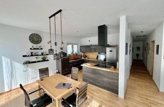 Haus kaufen in 36110 Schlitz, Schlitz - Neuwertiger, Barrierefreier und absolut effizienter Bungalow mit Doppelgarage !!