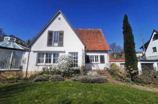 Einfamilienhaus kaufen in 34431 Marsberg, Marsberg - Großzügiges Einfamilienhaus mit Wintergarten, Kaminzimmer, Sauna und gewachsenem Garten in Marsberg