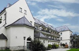 Wohnung kaufen in 12683 Berlin, Berlin - Wohnen mit Stil und Geschichte - Großzügige 3-Zimmer-DG-Wohnung im Baudenkmal von Berlin-Biesdorf