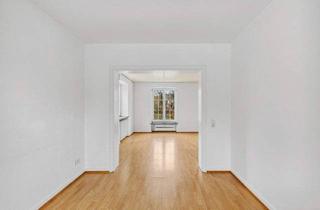 Wohnung kaufen in Karl-Staib-Str. 3, 65795 Hattersheim, Hattersheim - Sanierter Altbaucharme trifft Zukunftssicherheit - 4 Zimmer mit Platz, Perspektive und Stellplatz!