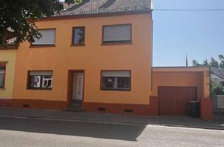 Haus kaufen in 66538 Neunkirchen, Neunkirchen - Teilvermietetes 2-Familienhaus mit Ausbaupotential in Randlage von NeunkirchenSaar zu verkaufen