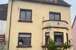 Haus kaufen in 66740 Saarlouis, Saarlouis - Ein Investoren-Juwel: Sanierungsbedürftiges 3-Familienhaus mit Potenzial plus einem zusätzlich Baugrundstück in Saarlouis