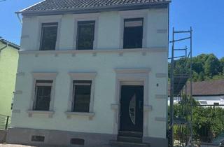 Haus kaufen in 66606 St. Wendel, St. Wendel - Freistehendes kernsarniertes 1-2 Familienhaus in St. Wendel-OT zu verkaufen