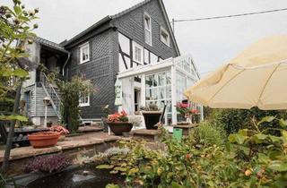 Einfamilienhaus kaufen in 51674 Wiehl, Wiehl - Nach Hause finden: Gemütliches Fachwerkhaus auf großem Grundstück für´s Familienglück .