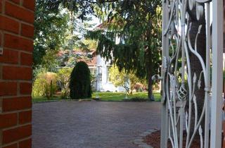 Villa kaufen in 13127 Berlin, Berlin - ***Luxuriöses Refugium mit Wellness-Oase, Pool & Teich - ca. 330 m² und stilvollem Wohnambiente***