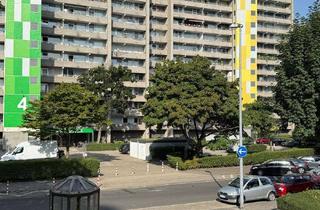 Wohnung kaufen in Görlitzer Straße 2, 41460 Neuss, Neuss - Traum-Ausblick über den Rhein + großer Balkon + Selbstnutzung oder Vermietung möglich