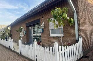 Haus kaufen in 45711 Datteln, Datteln - Freistehendes Zweifamilienhaus mit Wintergarten, Sauna, Garage und Balkon in guter Wohnlage.