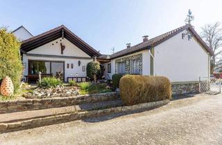 Haus kaufen in 65428 Rüsselsheim, Rüsselsheim / Bauschheim - 2 Wohneinheiten (WEG geteilt) im Bungalowstil (separate Eingänge) mit großer Wohnfläche