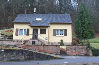Einfamilienhaus kaufen in 67705 Trippstadt, Trippstadt - Einfamilienhaus mit Garage und Schuppen