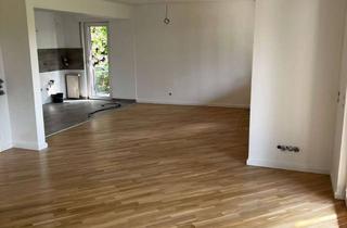 Wohnung mieten in Einern 19, 42279 Wuppertal, Helle, großzügige 2-Zi Wohnung, frisch saniert mit großem Balkon, tollen Blick ins Grüne und Garage