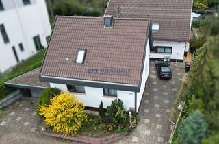 Haus kaufen in 69190 Walldorf, 2 Einfamilienhäuser auf einem großen Grundstück mit Garagen und Garten!