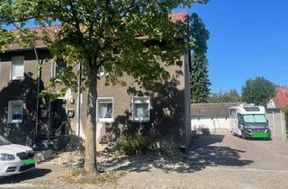 Haus kaufen in 45966 Gladbeck, 4- bis 5-Fam.-Haus mit 4 Kfz.-Stellplätzen... zur Selbstnutzung und / oder zur Kapitalanlage!