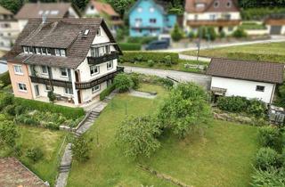 Haus kaufen in 75337 Enzklösterle, Viel Platz: Zweifamilienhaus mit großem Grundstück