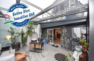 Haus kaufen in 63762 Großostheim, DIETZ: Gepflegtes Wohnhaus + Einliegerwohnung im Ortskern von Großostheim mit Wintergarten + Garage!