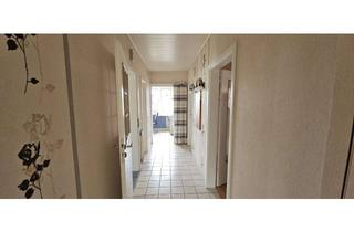 Haus kaufen in 24146 Elmschenhagen-Süd, Solides Zweifamilienhaus in Hochlage