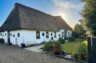 Haus kaufen in 24817 Tetenhusen, Rarität unter Reet: Historischer Weidehof in idyllischer Alleinlage mit ELW