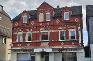 Haus kaufen in 45279 Freisenbruch, Solides Wohn- und Geschäftshaus mit 2 Ladenlokalen, 2 Wohnungen und 8 Garagen