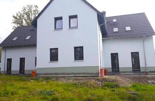 Haus mieten in 08606 Oelsnitz, Erstklassige neue Doppelhaushälfte ( Niedrigenergiehaus ) m. gr. Terrasse, Carport und Gartenanteil
