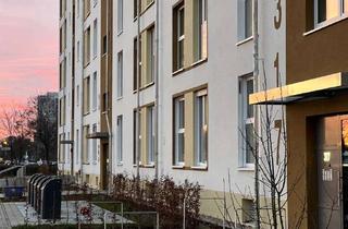 Wohnung mieten in Landsberger Allee 317, 13055 Alt-Hohenschönhausen, Familienfreundliche 4-Zimmer-Wohnung mit 2 Bädern & Balkon