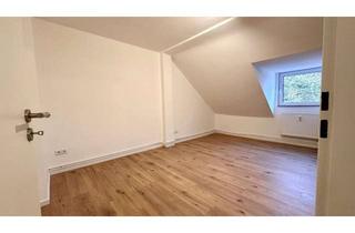 Wohnung mieten in 24143 Gaarden-Ost, Helle 2-Zimmer-Dachgeschosswohnung mit Einbauküche - frisch renoviert