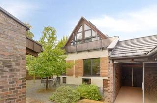 Haus kaufen in 42719 Wald, Solingen / Wald - Zweifamilienhaus mit idyllischem Hof-Charakter, lichtdurchfluteten Räumen und Garage