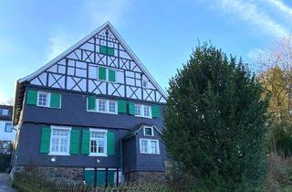 Haus kaufen in 42651 Solingen, Solingen - Echt Bergisch: Teilsaniertes Fachwerkhaus mit Fernblick