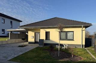 Haus kaufen in Zur Tränke 20, 06766 Bitterfeld-Wolfen, Bitterfeld-Wolfen/ Thalheim - Nur noch wenige Grundstücke: Neubau-Bungalow im Baugebiet Zur Tränke in Top-Grünlage von Thalheim