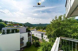 Wohnung kaufen in 72574 Bad Urach, Bad Urach - Wohnen im Grünen: Großzügige 2,5-Zimmer-Wohnung mit Wohlfühlcharakter