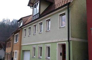 Einfamilienhaus kaufen in 78727 Oberndorf, Oberndorf am Neckar - Einfamilienhaus mit Einliegerwohnung, Garage und Garten