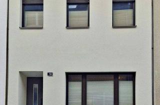 Reihenhaus kaufen in 53879 Euskirchen, Euskirchen - Bieterverfahren! zentrales Wohnjuwel: kernsaniertes Reihenhaus mit Solar, Kamin & Klima