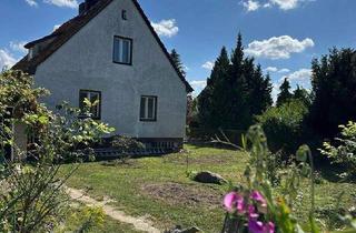 Einfamilienhaus kaufen in Wacholderheide 50, 12623 Berlin, Berlin - Verstecktes Juwel: Grundstück mit altem Haus