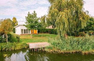 Haus kaufen in 14776 Brandenburg, Brandenburg an der Havel - Idyllisches Wohnen an der Havel - Bungalow mit direktem Zugang zum Wasser