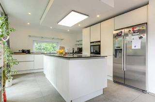 Haus kaufen in 44575 Castrop-Rauxel, Castrop-Rauxel - Ein Familien-Wohntraum wird wahr * Freistehendes, kernsaniertes und aufgestocktes EFH * keine Dachschrägen * hochwert...