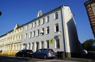 Mehrfamilienhaus kaufen in 45889 Gelsenkirchen, Gelsenkirchen - Mehrfamilienhaus mit einer 95 m² freien, renovierungsbedürftigen Wohnung .