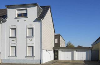 Einfamilienhaus kaufen in 52353 Düren, Düren - Vielversprechendes Potenzial mit Bauland Option! - Tolles Einfamilienhaus mit vier Garagen und einem idyllischen Garten