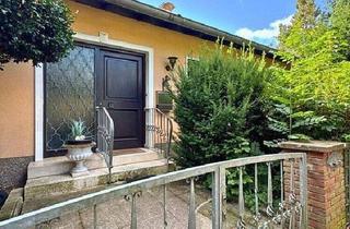 Haus kaufen in Theodor-Heuss-Allee 87, 66740 Saarlouis, Saarlouis - Freistehender Bungalow mit Garten + Garage - ca. 254m² Gesamtfläche