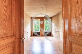 Wohnung kaufen in 10551 Berlin, Berlin - 5 Zimmer Altbauklassiker mit Potenzial - zum individuellen Ausbau