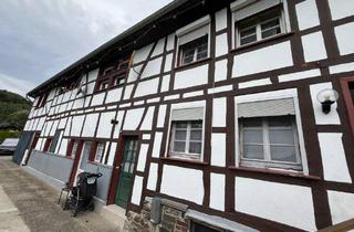 Mehrfamilienhaus kaufen in 52152 Simmerath, Simmerath - Denkmalgeschütztes Drei-Parteienhaus in Simmerath-Woffelsbach